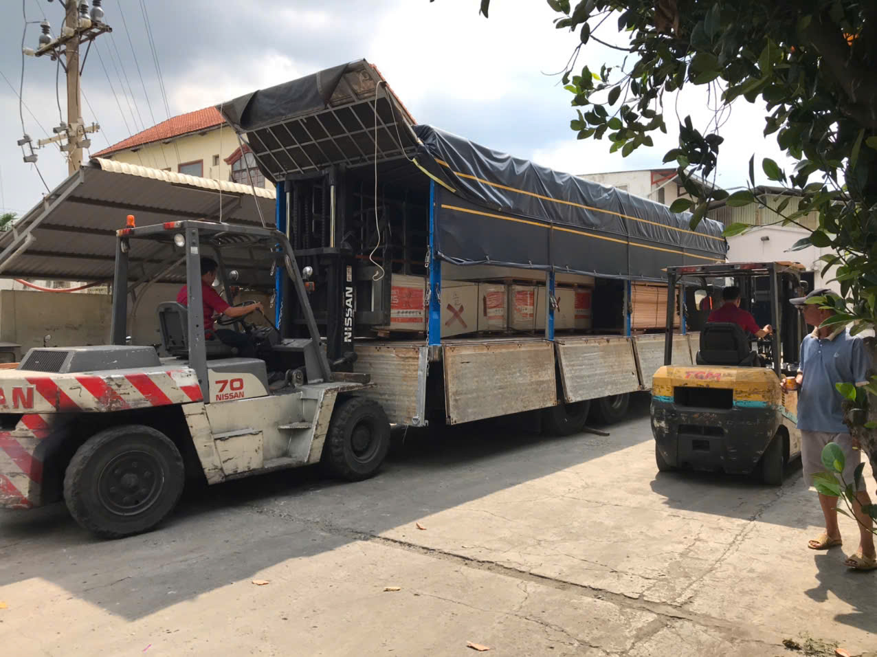 xe-nang-hang-cemboard-tai-kho-icb-binh-duong